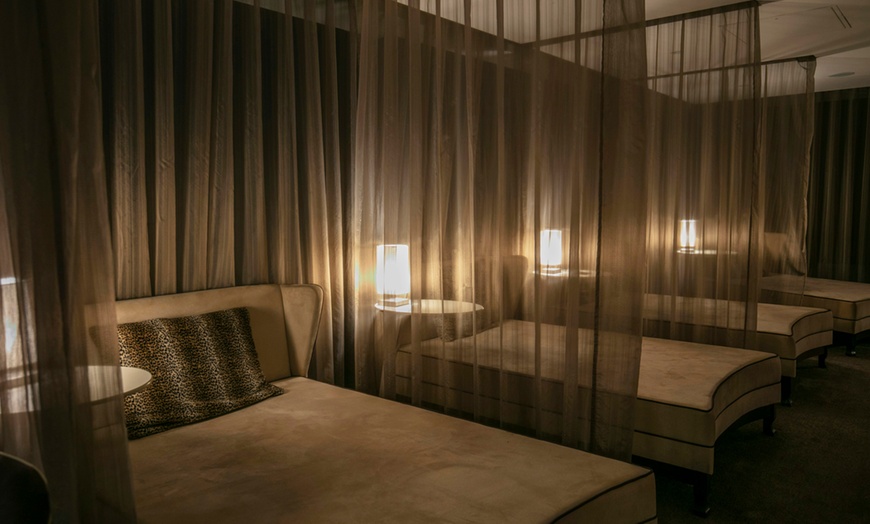 Image 11: 25 or 55-min Couples Massage/Treatment and Prosecco/Afternoon Tea