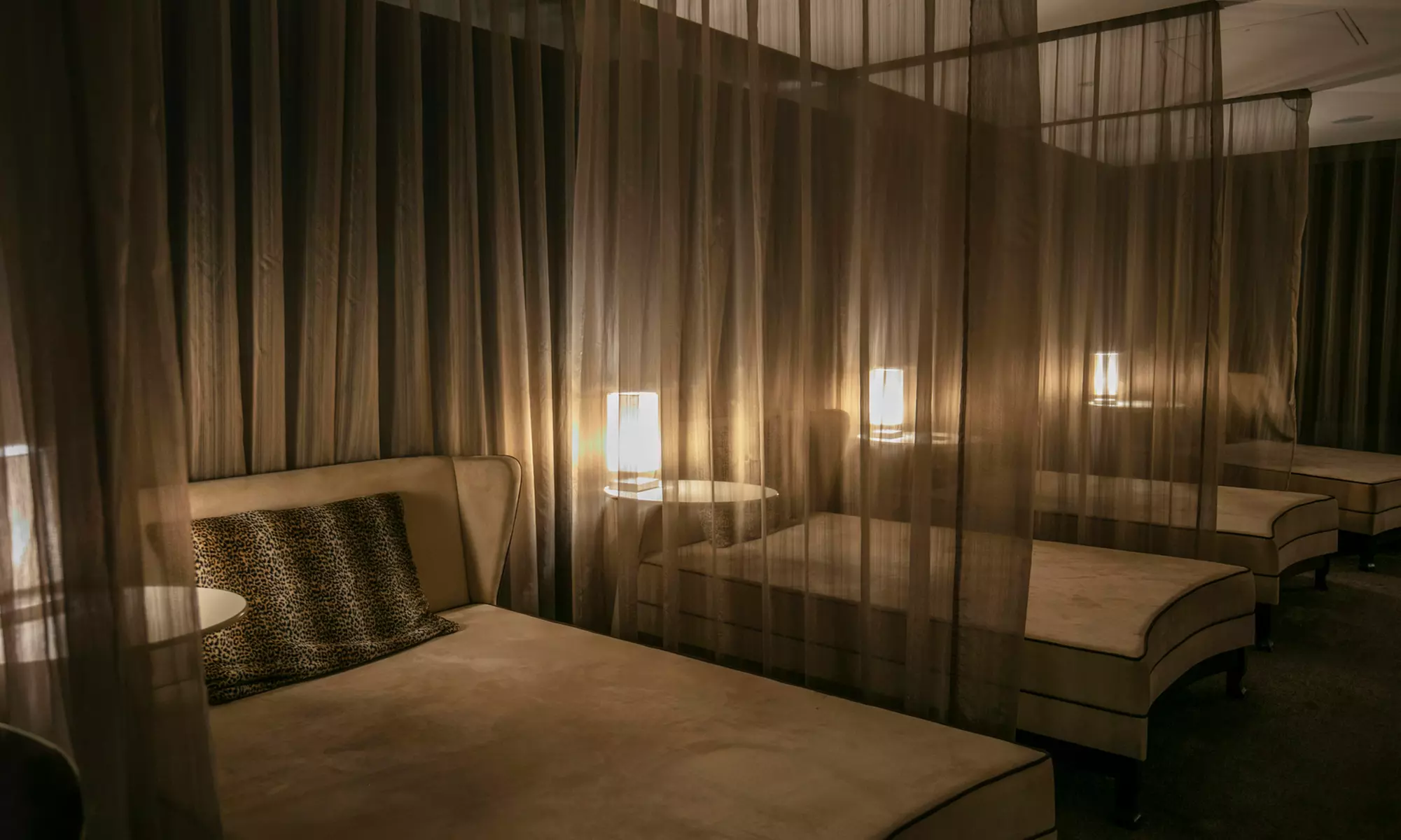 25 or 55-min Couples Massage/Treatment and Prosecco/Afternoon Tea