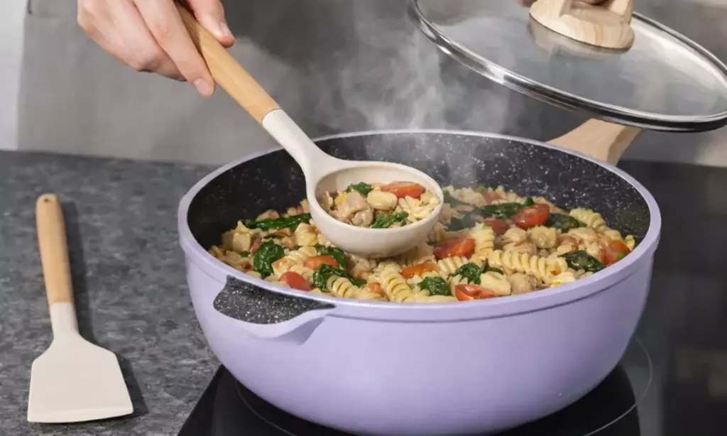 Set di pentole con coperchi in vetro