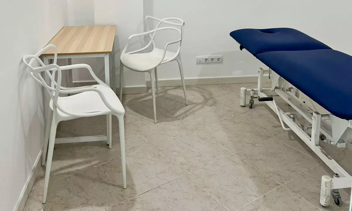 Sesión de fisioterapia avanzada con diagnóstico y valoración previa