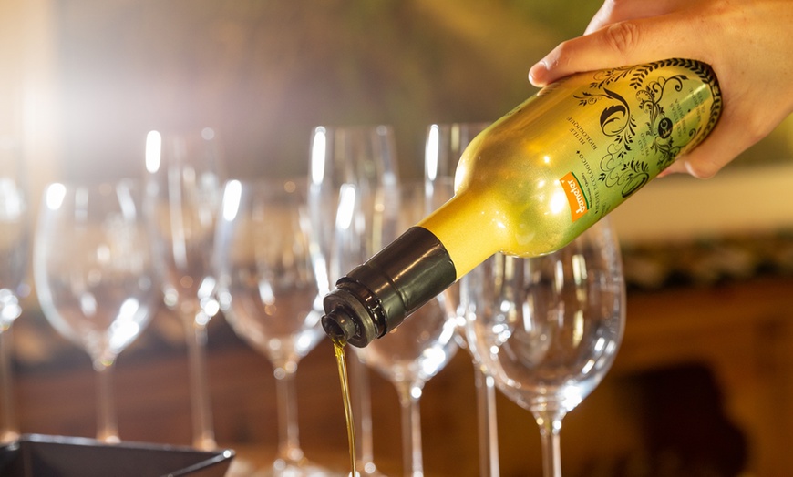 Image 15: Visita guiada a bodega con cata de 4 vinos, 2 AOVE y embutidos