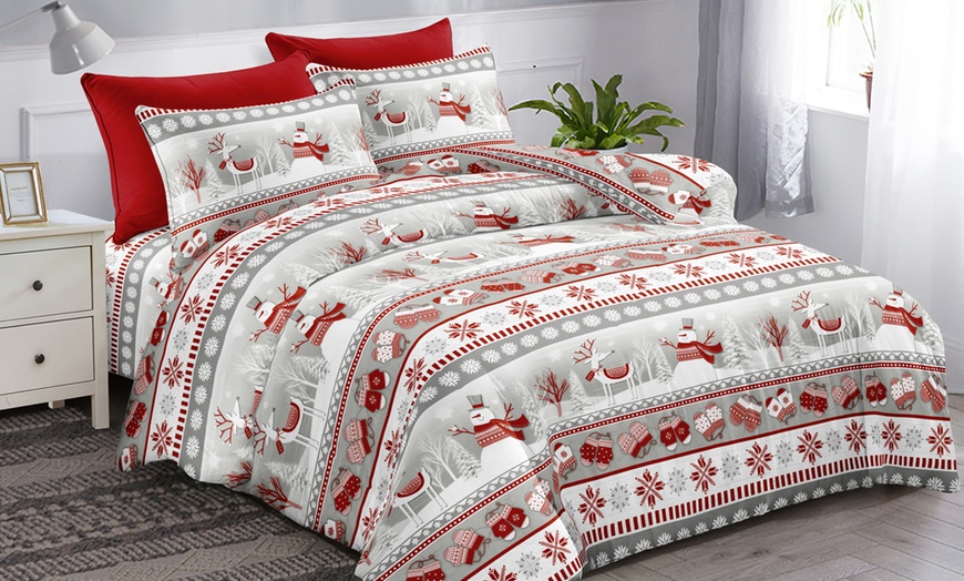 Image 2: Soft Microfibre Festive Duvet Sets
