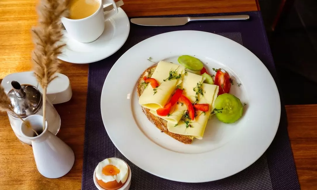 Ostersonntag-Brunch inkl. Getränke für bis zu 1 Erwachsenen & 1 Kind