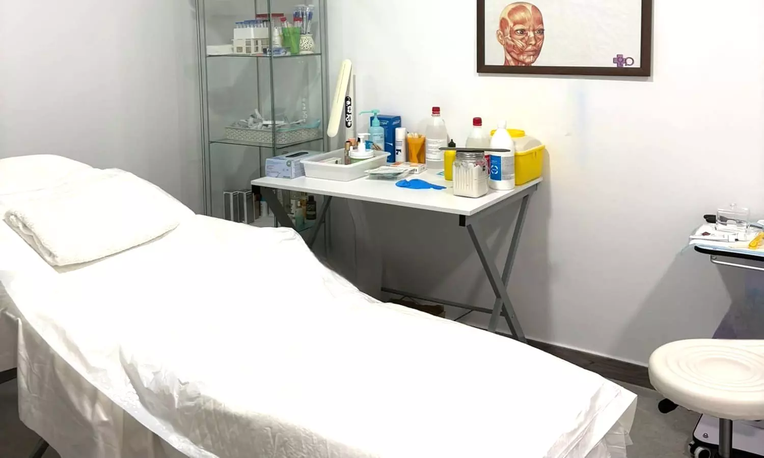 Tratamiento facial reafirmante inyectado con mesoterapia y/o retoque