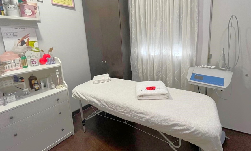 Image 3: Masaje corporal a elegir de 45 o 60 minutos con opción a Rollaction