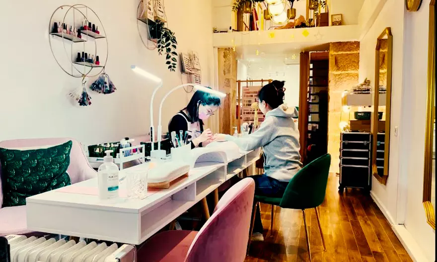 Beauté des mains ou pieds : vernis semi-permanent ou pose américaine