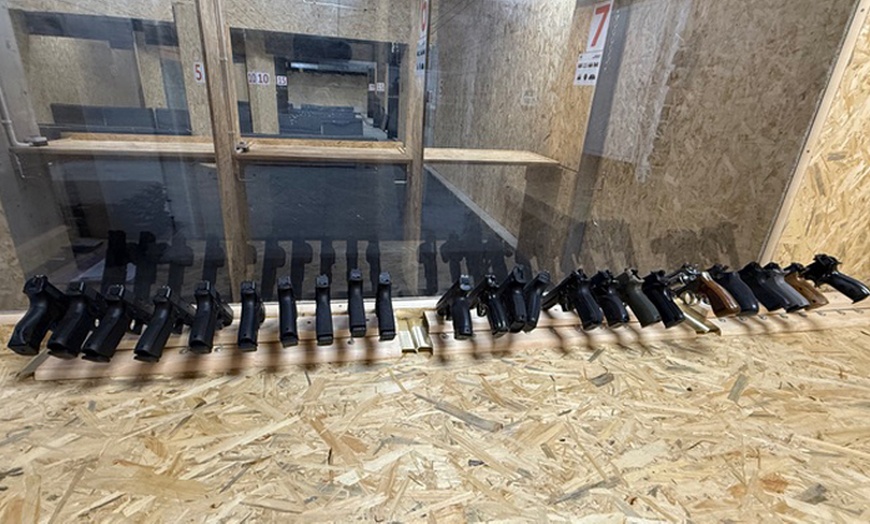 Image 9: Godzina emocji na krytej strzelnicy: wynajęcie toru na 1 godz.