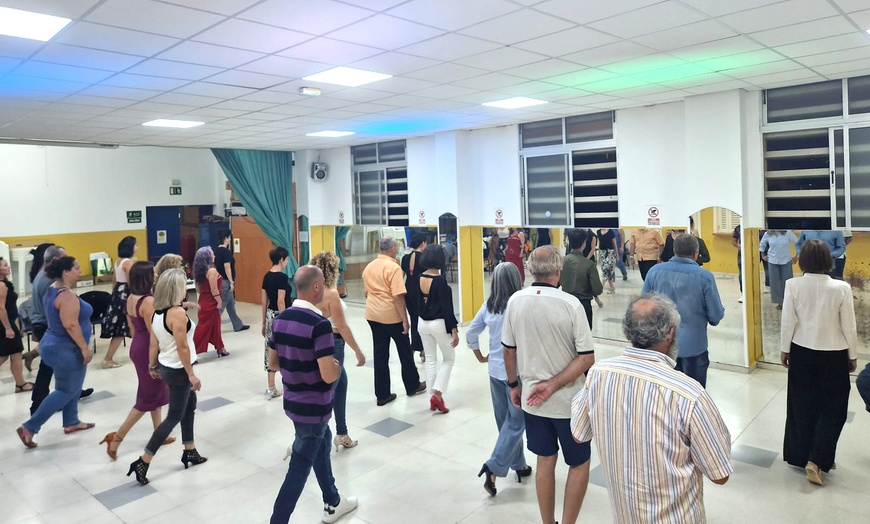 Image 4: Curso intensivo de un mes de clases de salsa o bachata para 2 o 4 