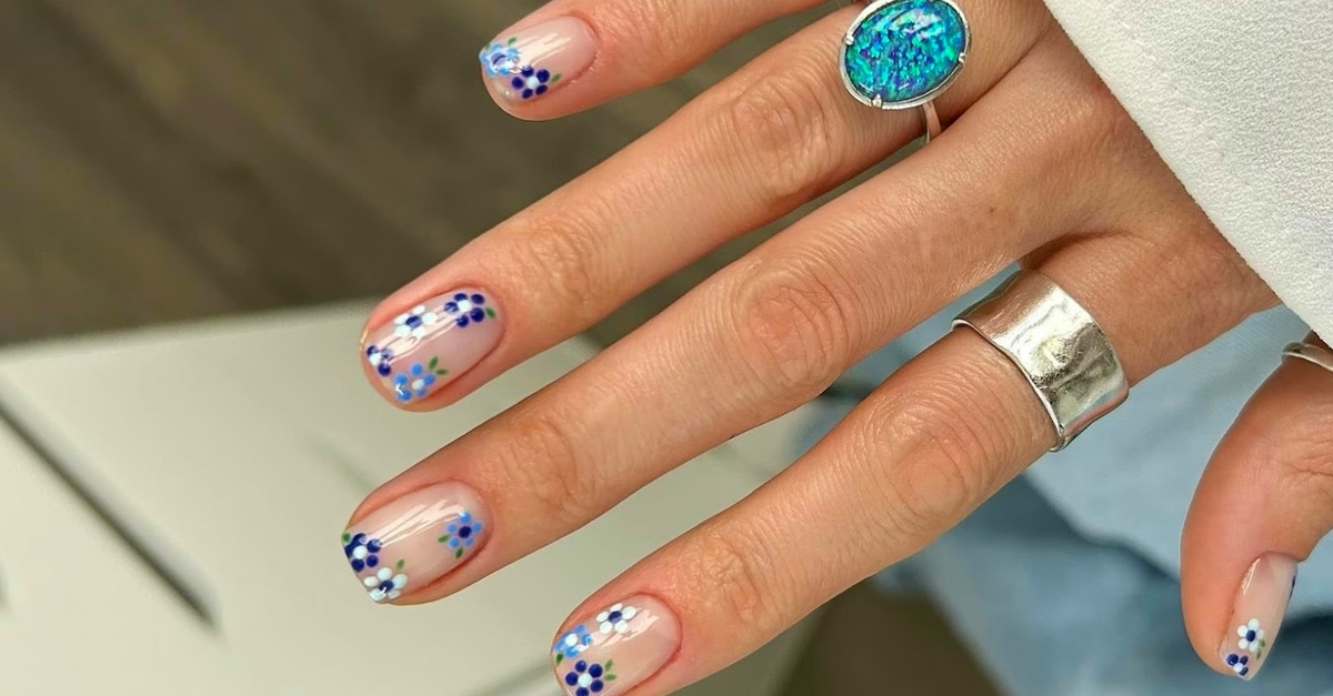 Manicura clásica con esmaltado normal o semipermanente en Asturias