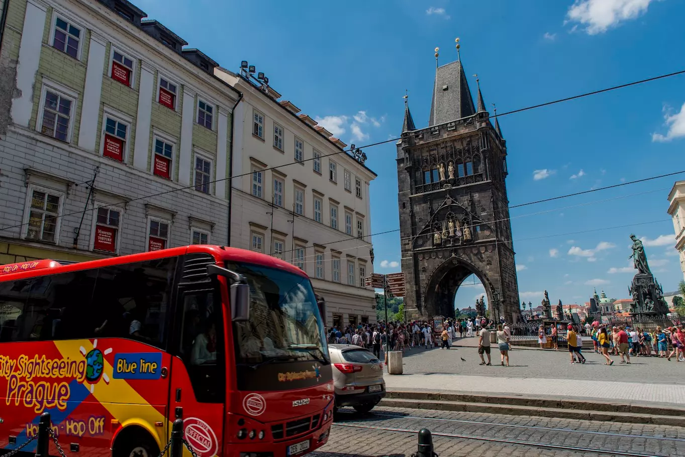 Hop-on-Hop-off-Bustour Prag, opt. mit Bootstour