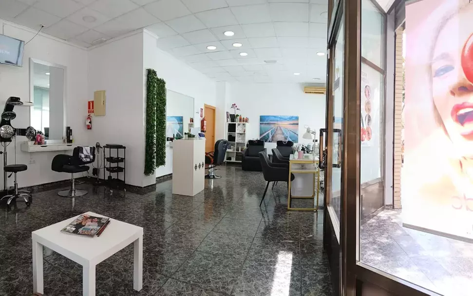 Hasta 29% de dto. en Spa/Salón de uñas - Manipedicura en Essencia Peluqueria y Estética - Image 4