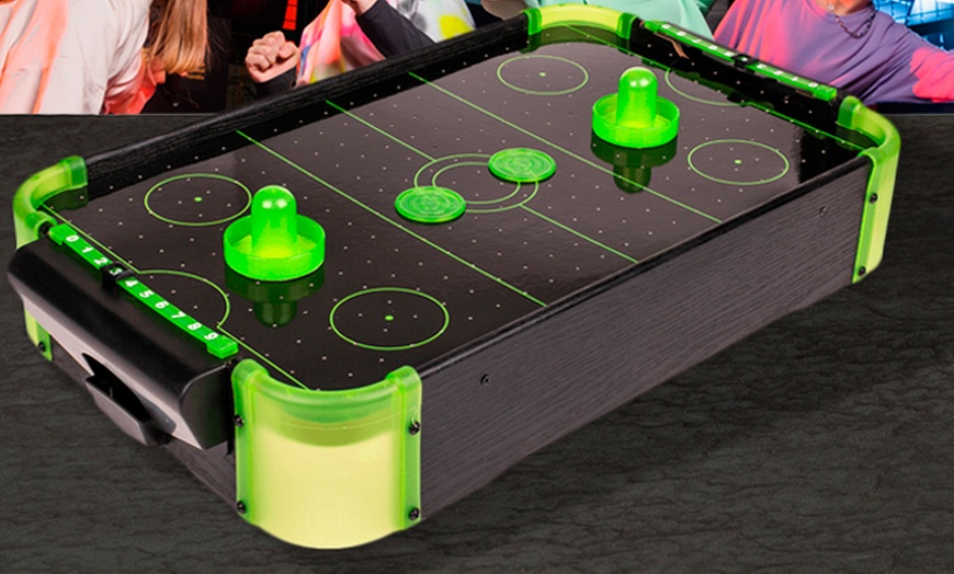 Image 2: Glow-in-the-dark air hockey bordspel