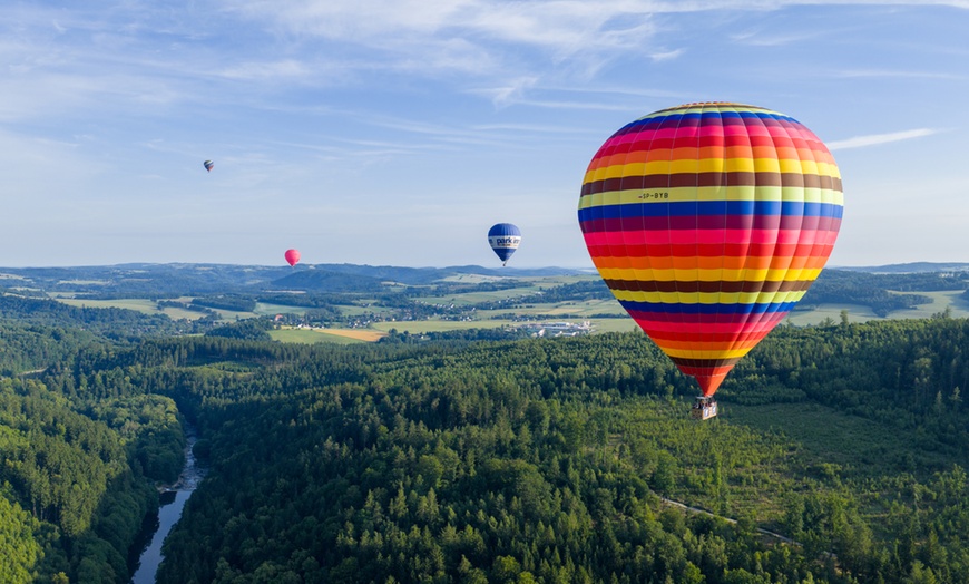 Image 2: Unieś się nad codziennością! Lot balonem w 12 lokalizacjach do wyboru