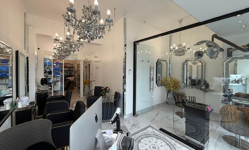 Image 3: Up to 59% Off on Pampering Package at Age Reversal Clinic