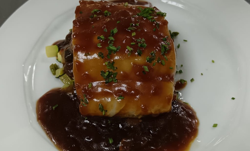 Image 5: Menú mediterráneo para 2 con postre y opción a botella de vino