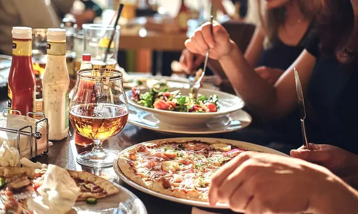 Menú mediterráneo para 2 o 4 con postres y vino con vistas al mar