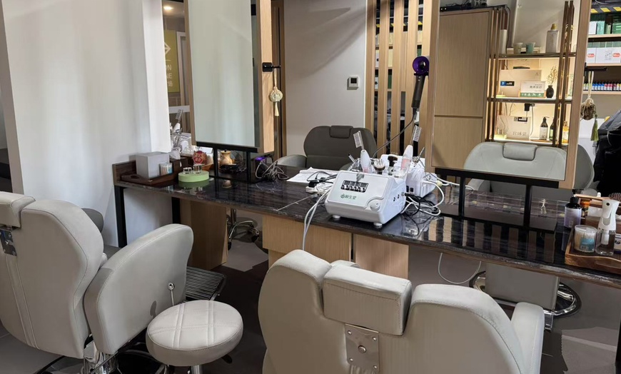 Image 3: 60Min Head Spa: Herbal, Hydroxyl Acid Nourishment or Ginger & Ginseng
