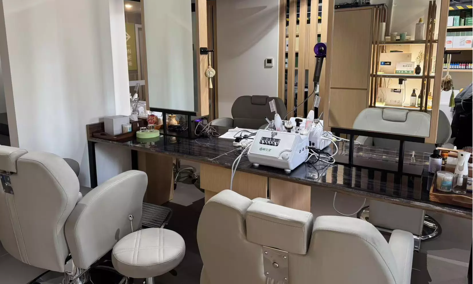 60Min Head Spa: Herbal, Hydroxyl Acid Nourishment or Ginger & Ginseng