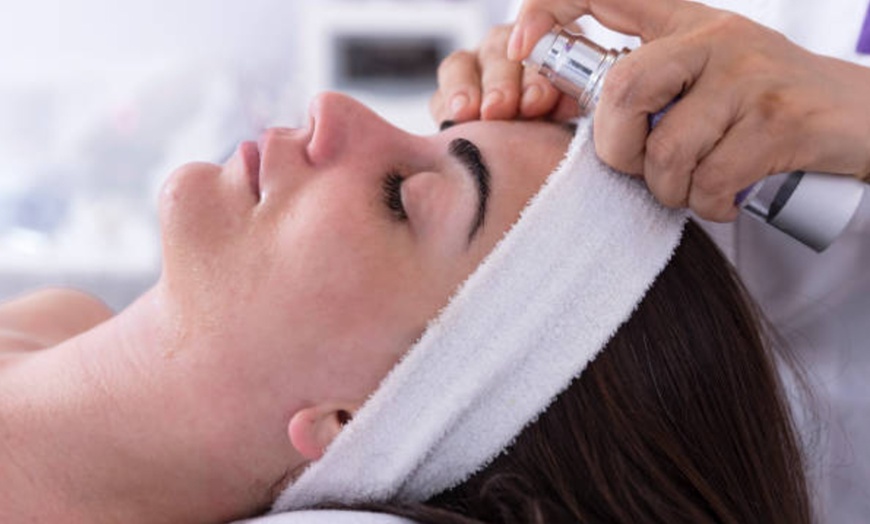 Image 7: 1, 2 o 4 sesiones de radiofrecuencia facial o corporal con masaje