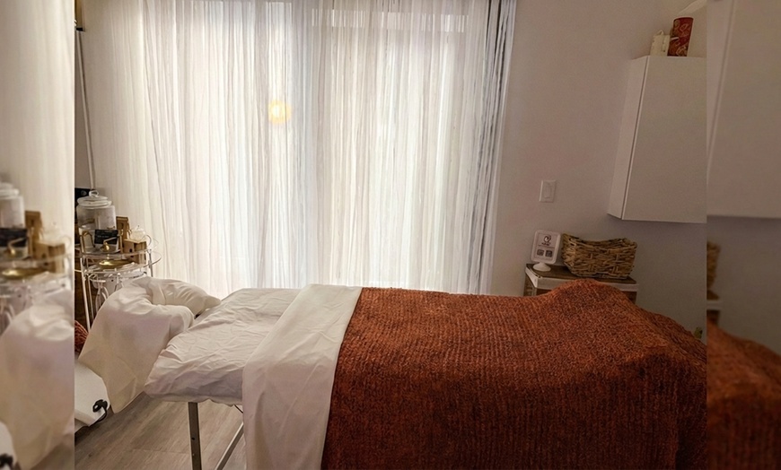 Image 2: 60, 75 or 90-Min Custom Massage (Choice of Hot Stones, Swedish & More)