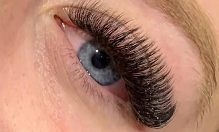 Image 2: Eyelash Lift or Extension Natural to 6D Volume for a Stunning Look