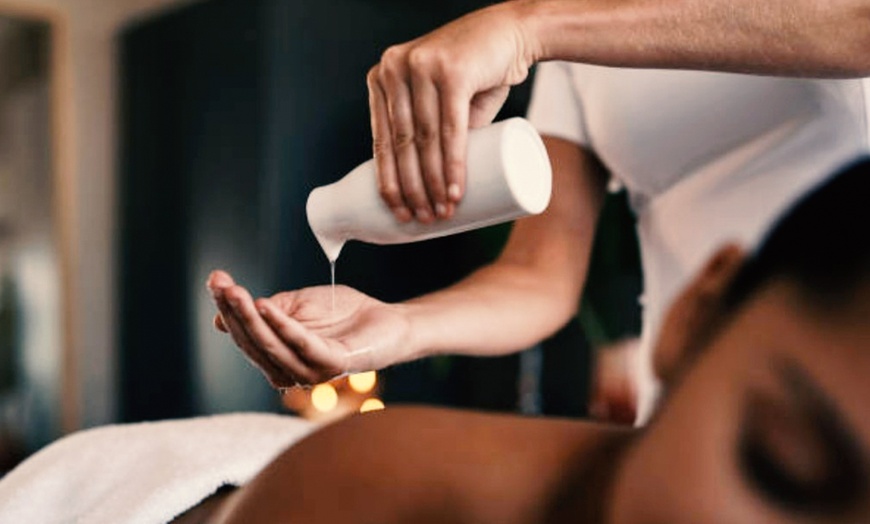 Image 5: 1, 2 o 3 sesiones de masaje relajante de 45 o 60 minutos para 1