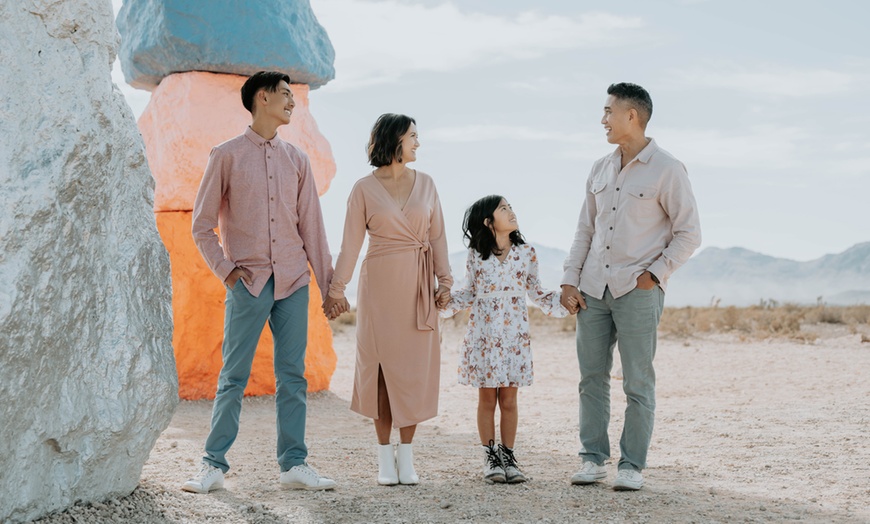 Image 2: Unforgettable Moments Awaits: 60-Minute Outdoor Full Portrait Session