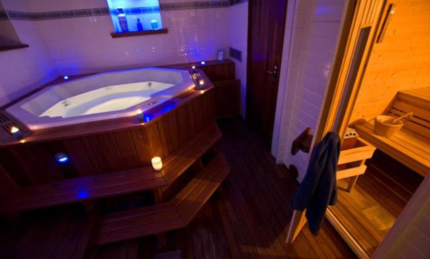 Image 3: Cognac : chambre supérieure, deluxe ou suite avec pdj et spa en option