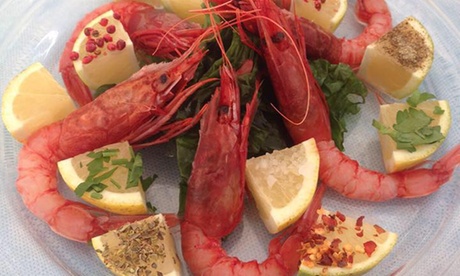 Menu di mare e bottiglia di vino per 2 persone da O' Cerriglio Trattoria Specialità Marinare (sconto fino a 58%)