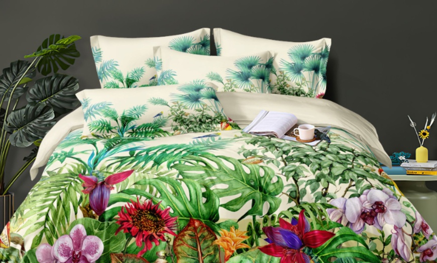 Image 6: Reversible Easy Care Duvet Set
