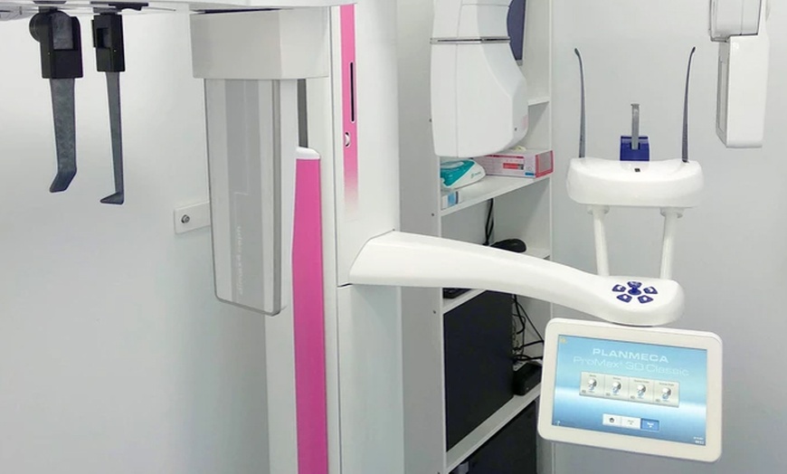 Image 3: Blanqueamiento led y limpieza bucal en Clinica dental Marcelo Usera