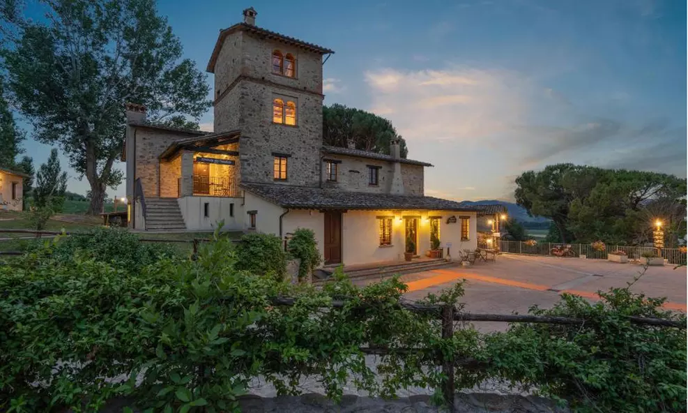 Perugia, Montone: Soggiorno per 2, 3 o 4 persone in mezza pensione