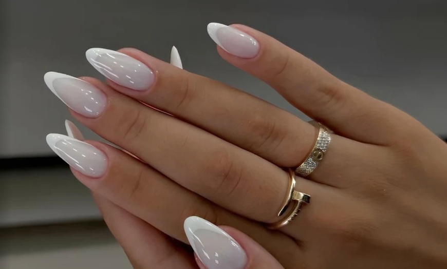 Image 3: Quick and Gorgeous Mani-Pedi for All Occasions
