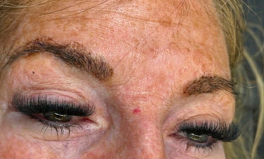 Image 2: Eyelash Extensions: Classic, Hybrid, Volume Styles that Last Weeks