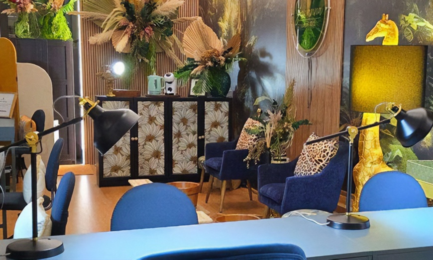 Image 2: Manicura, pedicura o manipedicura clásica o luxury con diseño de 1 uña