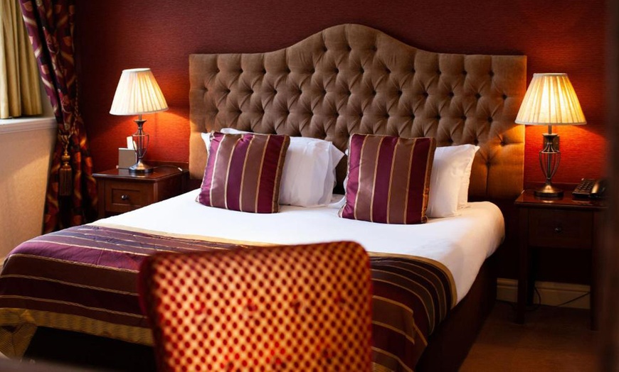 Image 4: Cheshire Countryside: 4* Stay for 2 with Breakfast & Dinner