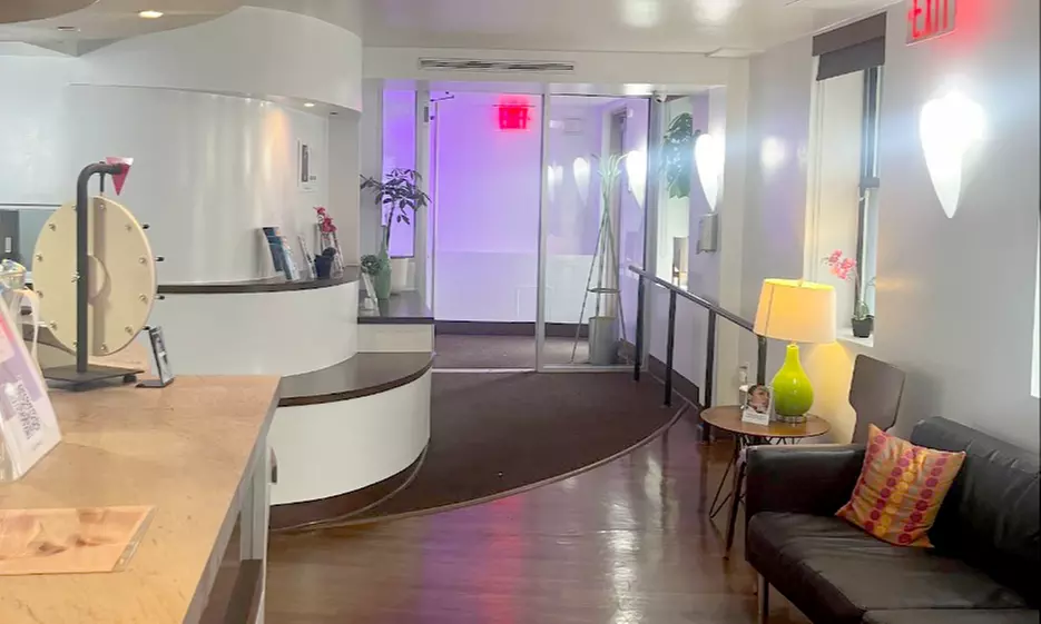 1, 3, or 5 One-Hour Sessions: Bottom Works or Cavitation & Laser Lipo
