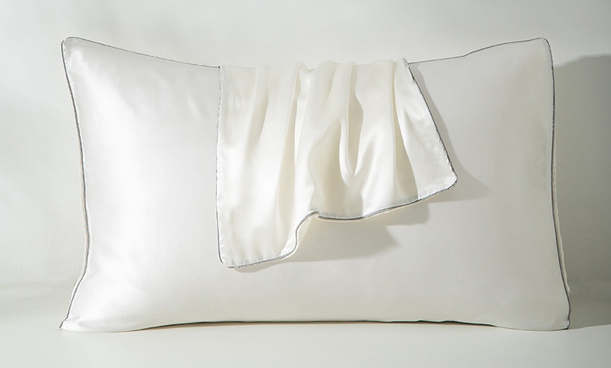 Image 25: 21 Momme Pure Silk Hotel Grade Pillowcase Pair