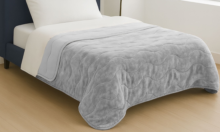 Image 31: Premium Winter Quilt: Soft, Hypoallergenic and Luxurious Comfort