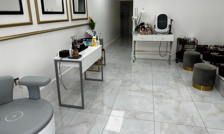 Image 4: Get Smooth w/ Hollywood, Underarm, Full Leg, Half Leg or Brazilian Wax