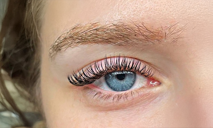 Image 3: Expert Eyelash Removal, Full Set of Silk or Hybrid Eyelash Extensions
