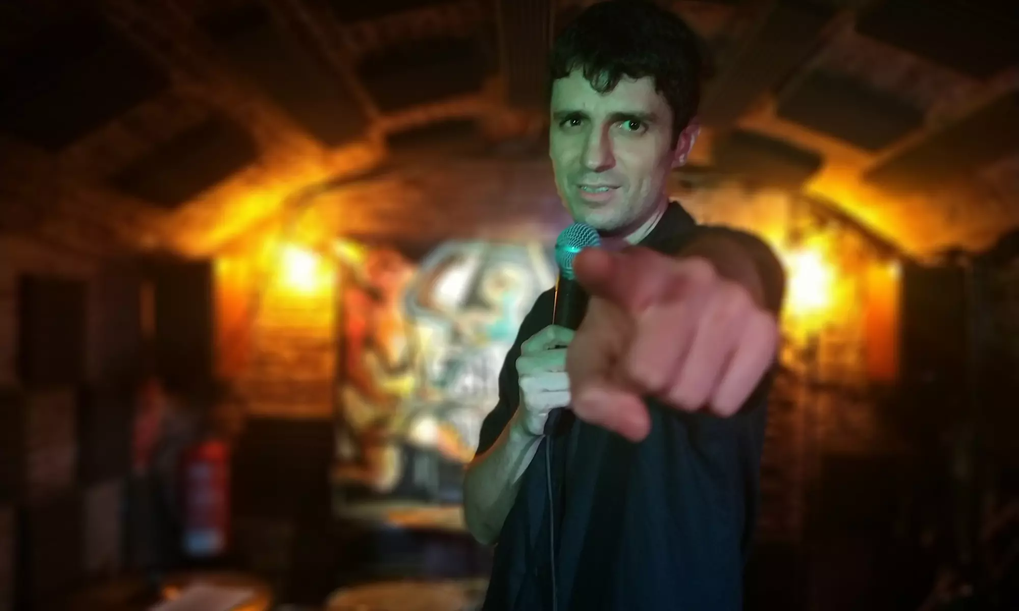 ¡Noche de risas! Entrada a Barcelona Comedy Club con consumición para 1, 2 o 4 personas; ahorra hasta un 31% - Primary Image