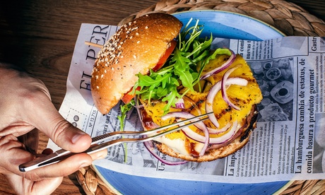 Para 4 personas: menú de hamburguesas con 2 entrantes 4 hamburguesas 2 postres y 4 bebidas