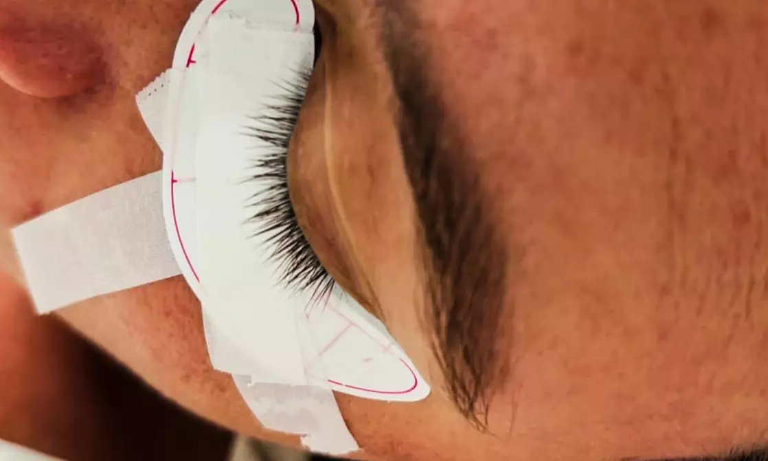 Sublimez votre regard avec une extension de cils, méthode cil à cil ou volume russe (jusqu'à 27% de remise) - Second Medium