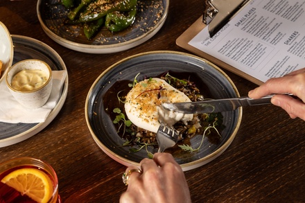 2 x Mains & 2 x Drinks (Glass of Wine/ Pint of Beer/Soft Drink) - Golden Fleece York - Pubsmith