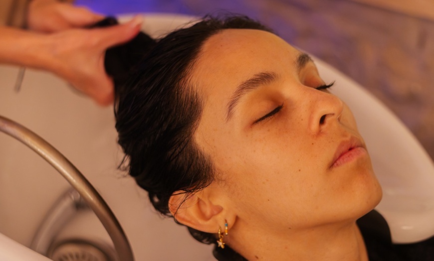 Image 3: Ritual Head Spa con spa capilar, bebida de cortesía y masaje de manos