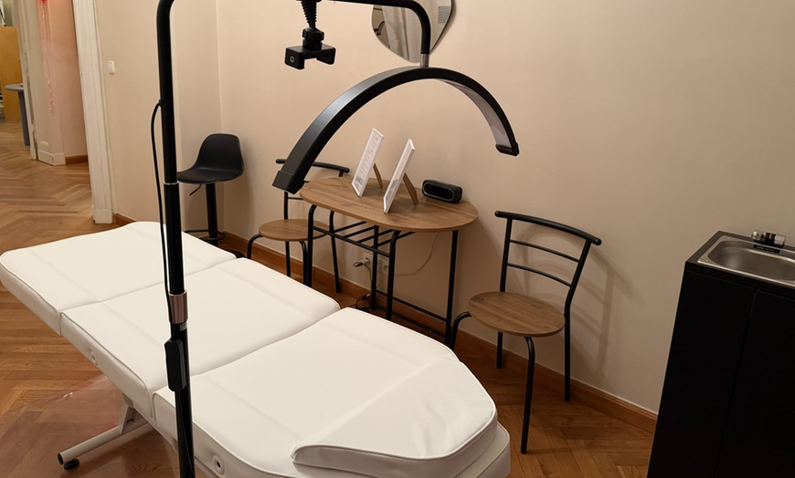 Image 3: Masaż twarzy z maską algową lub zabieg "glow i nawilżenie" 