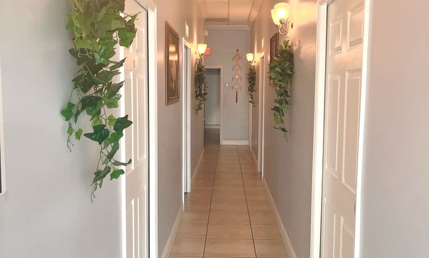 Image 5: 90 Min VIP Float Session w/Head Spa Treatment or Full-Body Massage 