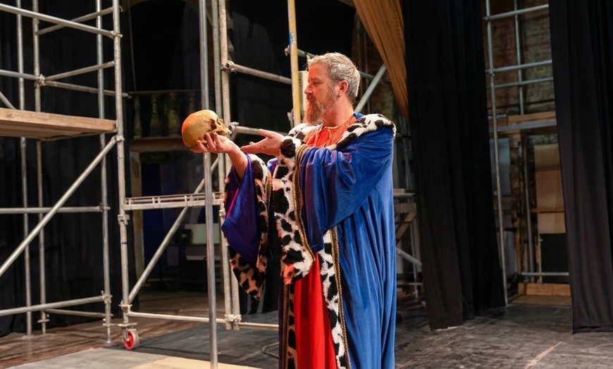 Image 2: Ticket für die Revue „Chaos in Concordia“ vom 30.01. bis 01.03.