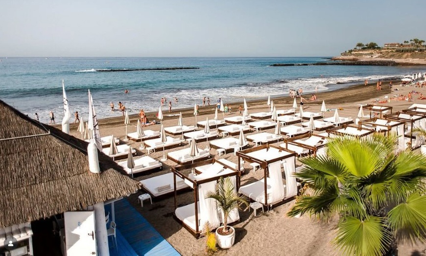Image 2: Alquiler de cama balinesa en Playa Fañabé, almuerzo y bebidas para 2